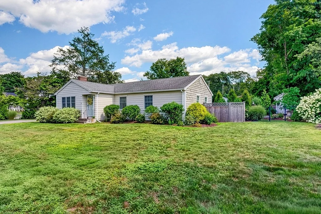 Photo of 6 Winthrop Dr