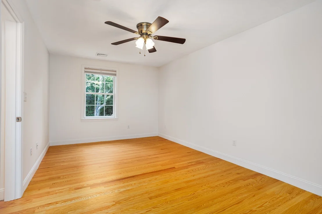 Photo of 662 Old Harvard Rd
