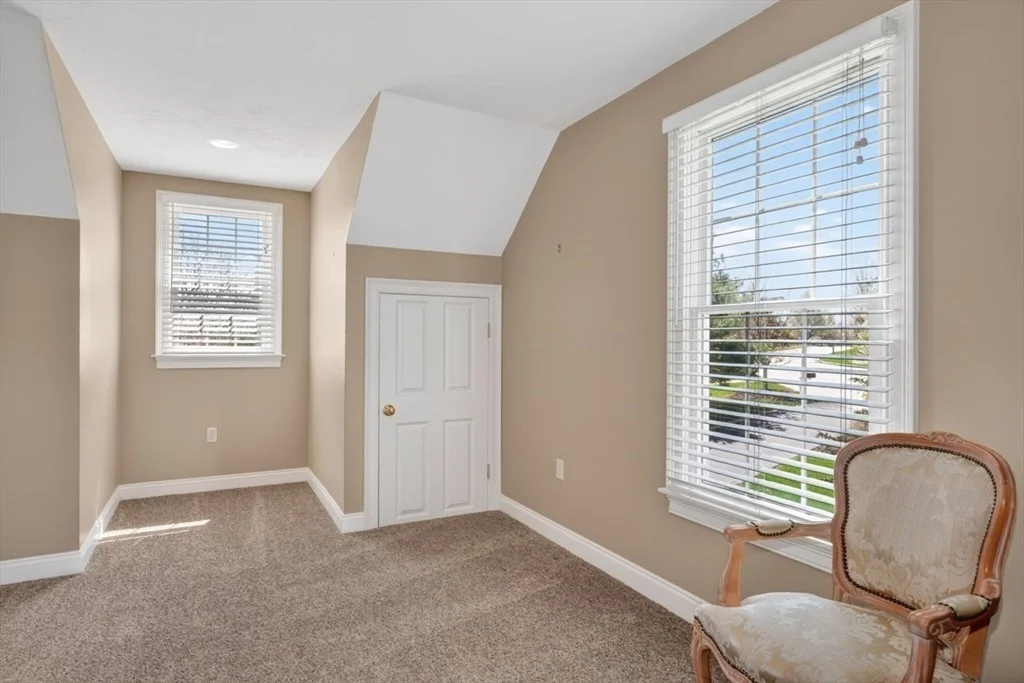 Photo of 18 Manchester Dr