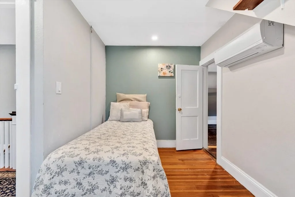 Photo of 44 Maple Avenue