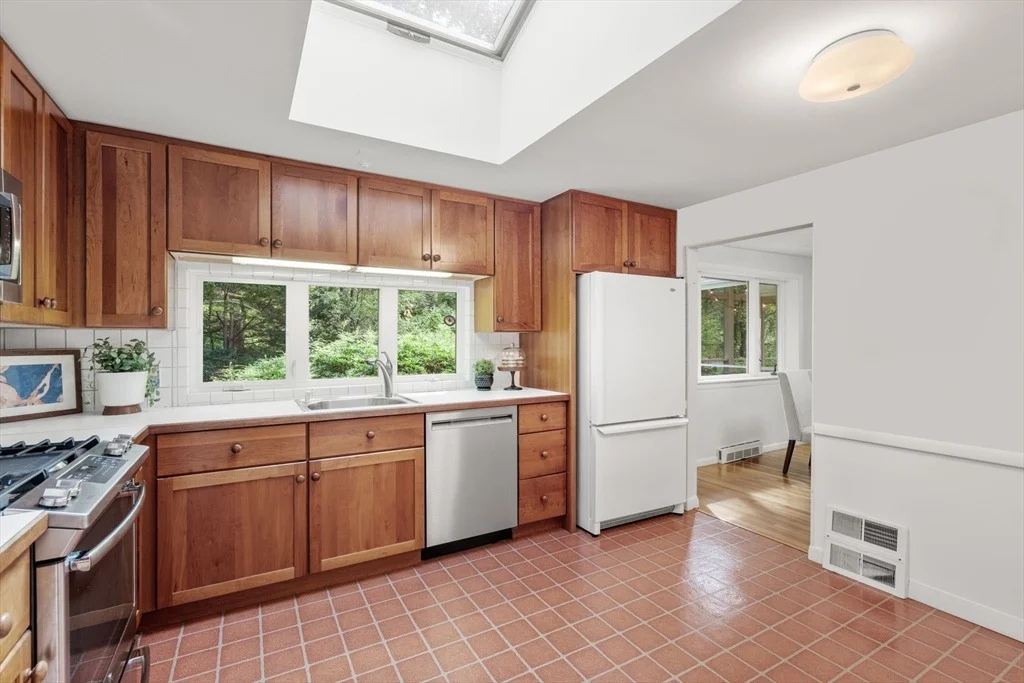 Photo of 97 Barton Dr