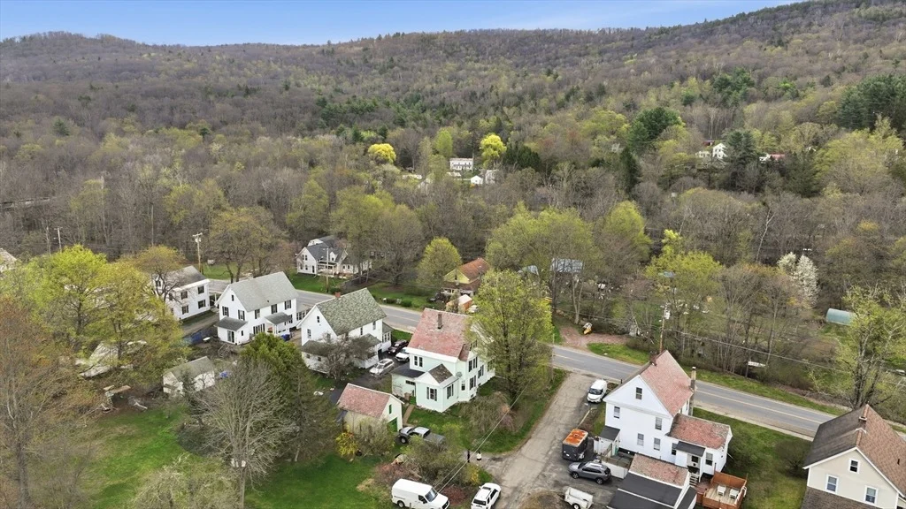 Photo of 84 Middlefield Rd