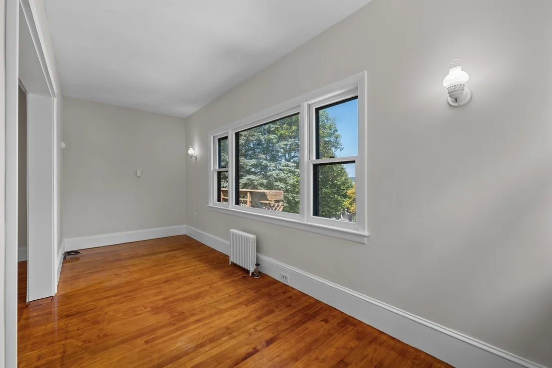 Photo of 33 Clearview Ave