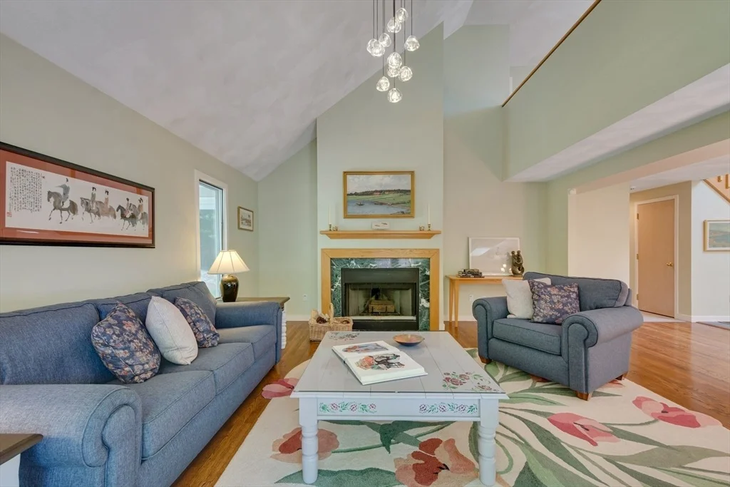 Photo of 15 Fieldstone Dr