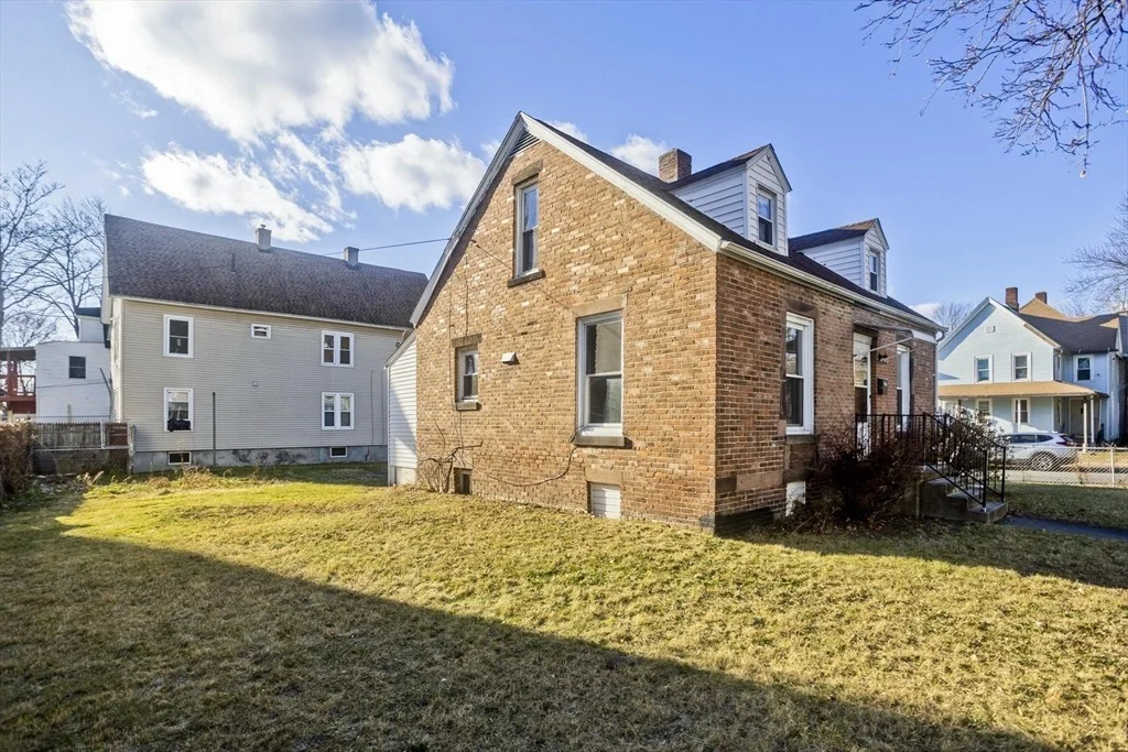 Photo of 182 Massasoit Street