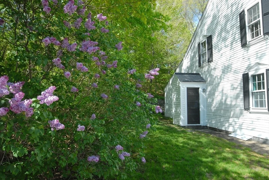 Photo of 105 Lexington Rd
