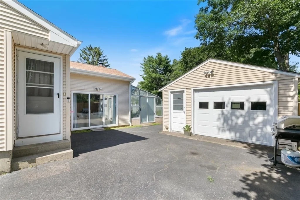 Photo of 3 Cedarwood Ln