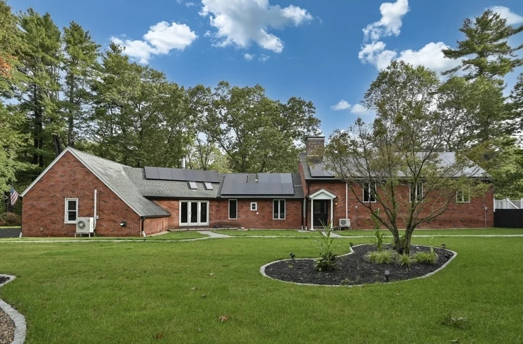 Photo of 105 Georgetown Rd