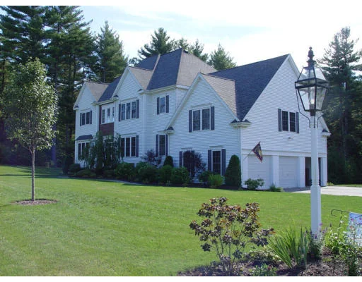 Photo of 14 Riverbend Rd