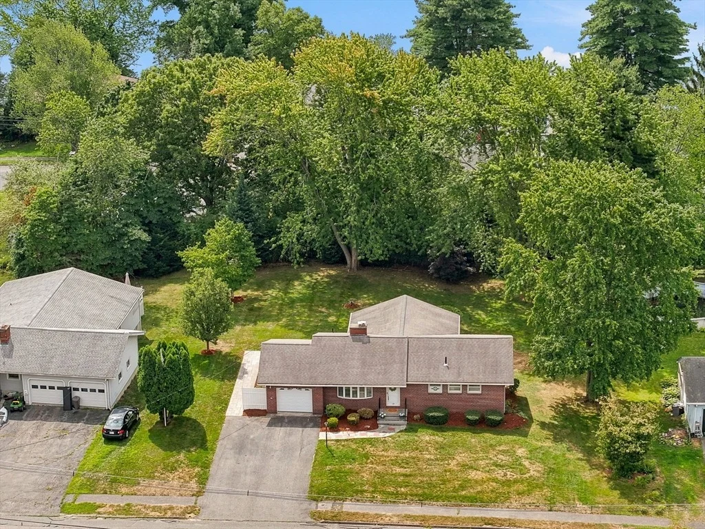 Photo of 19 Champlain Dr