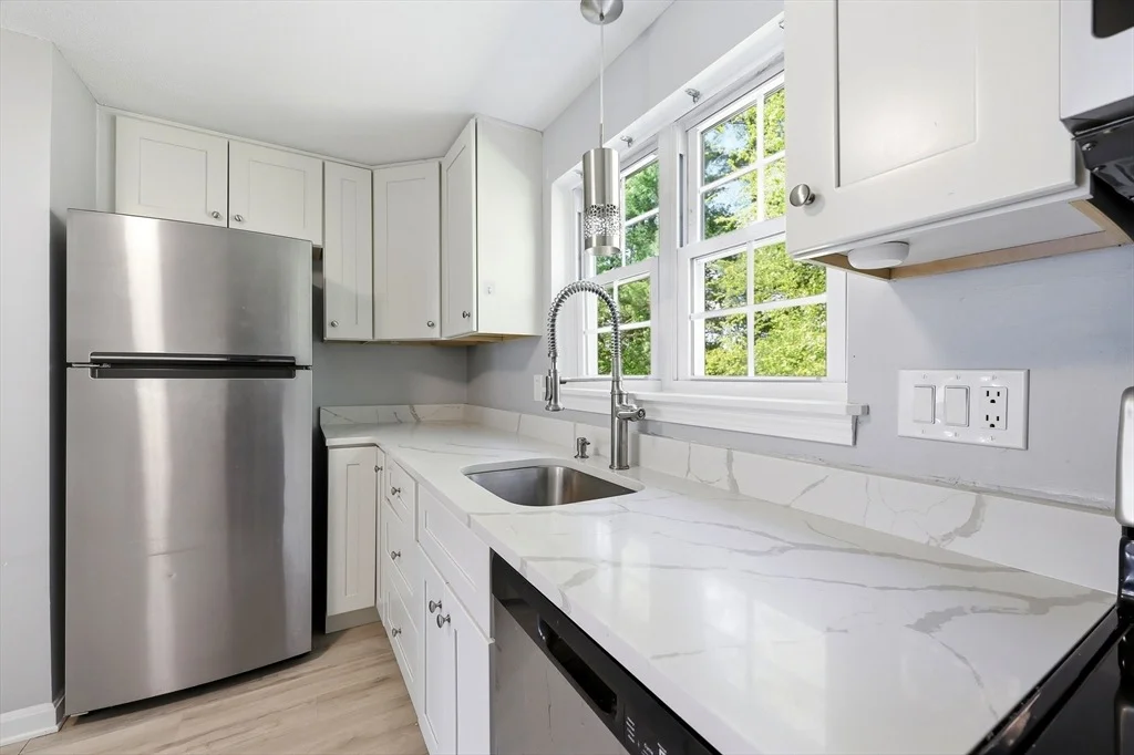 Photo of Unit C at 8 Maple Crest Cir
