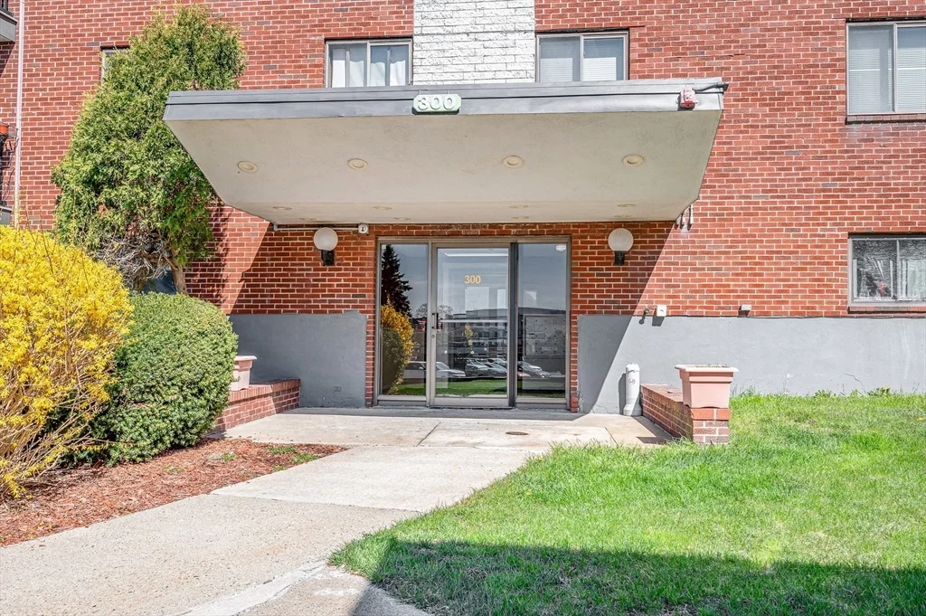 Photo of Unit 21 at 300 Governor Drive