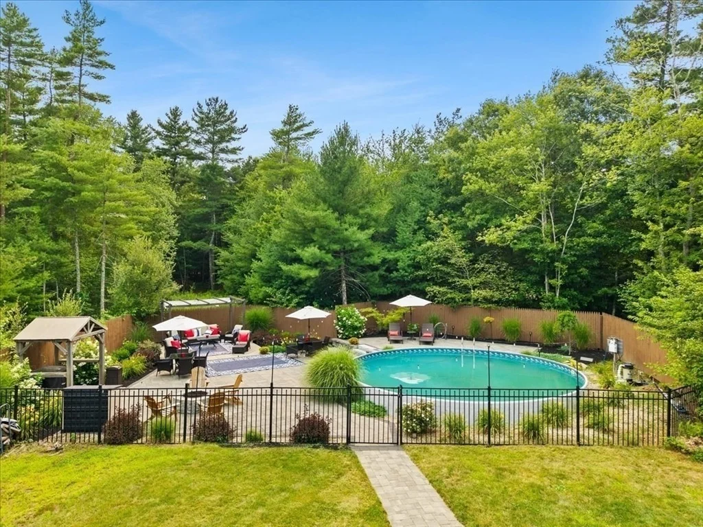 Photo of 8 Paddock Cir
