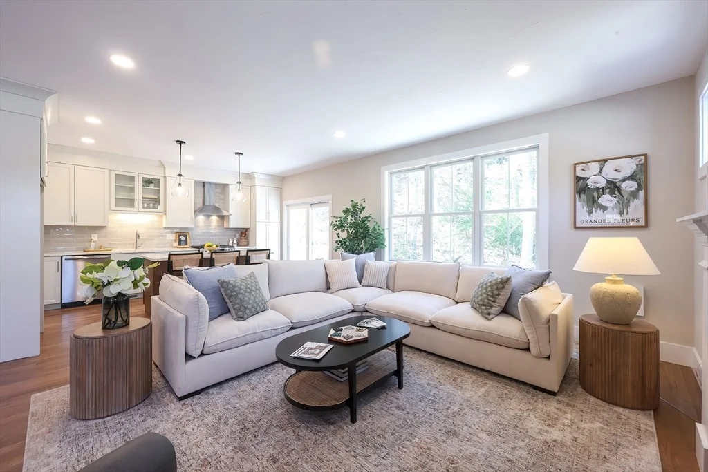 Photo of Unit UNIT32 at 55 Thomas Mann Circle