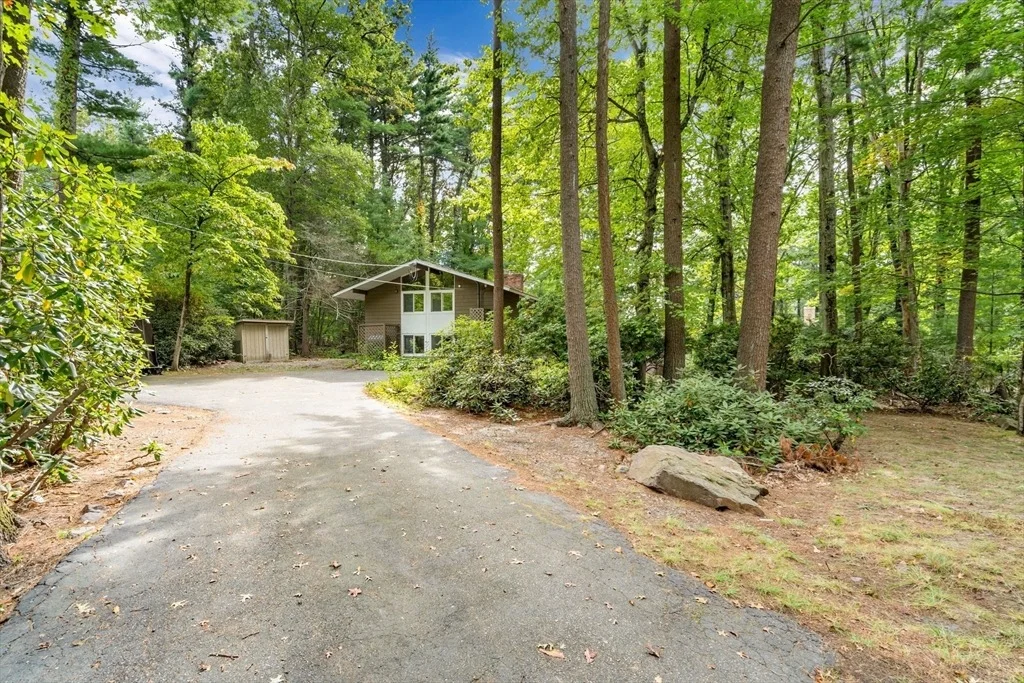 Photo of 19 Algonquin Rd