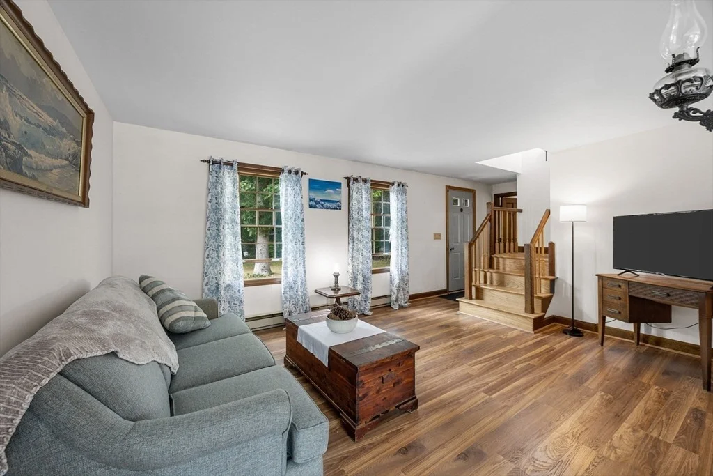 Photo of 7 Horseshoe Cir