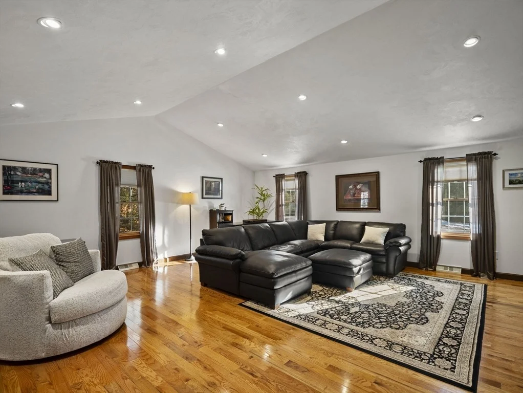Photo of 4 Michaels Dr
