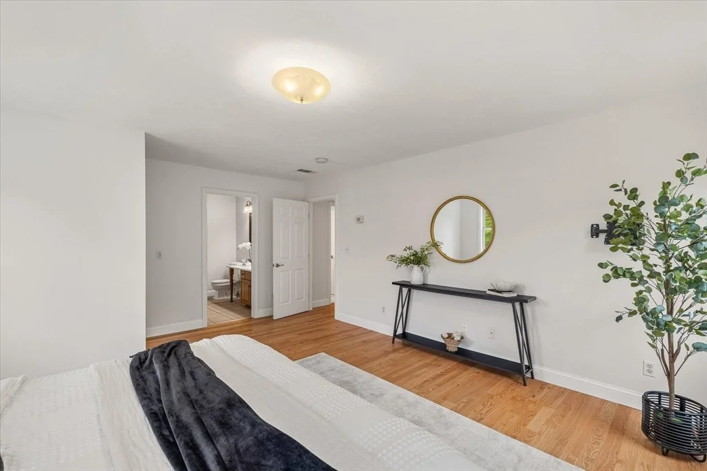 Photo of 8 Cardinal Cir