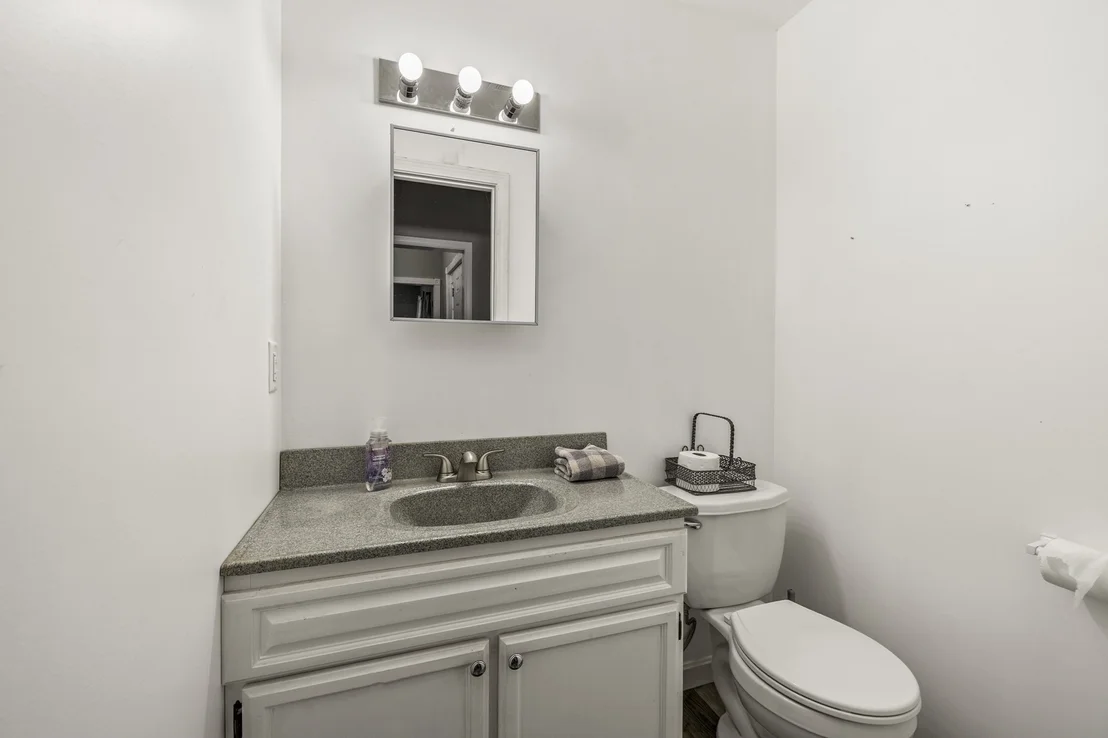 Photo of 1255 Main St