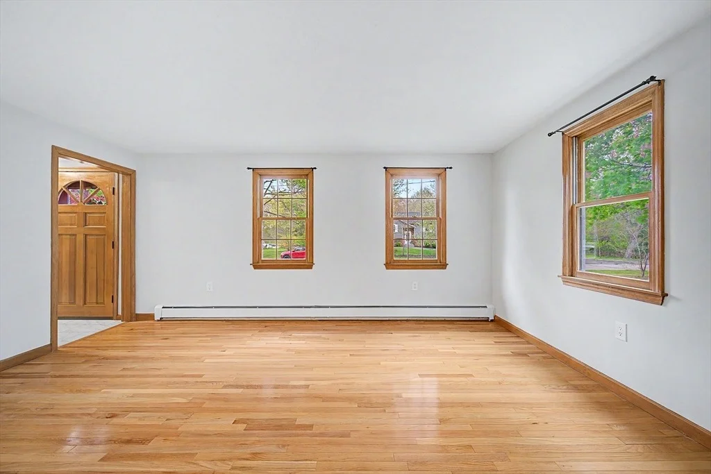 Photo of 8 Thomas Dr