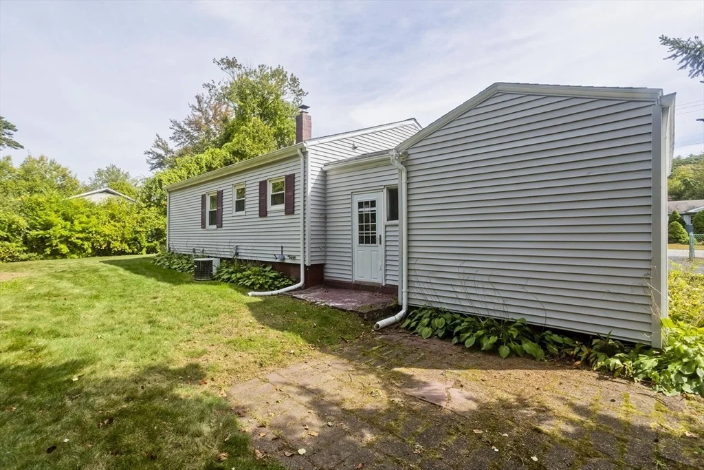Photo of 351 Apremont Hsy