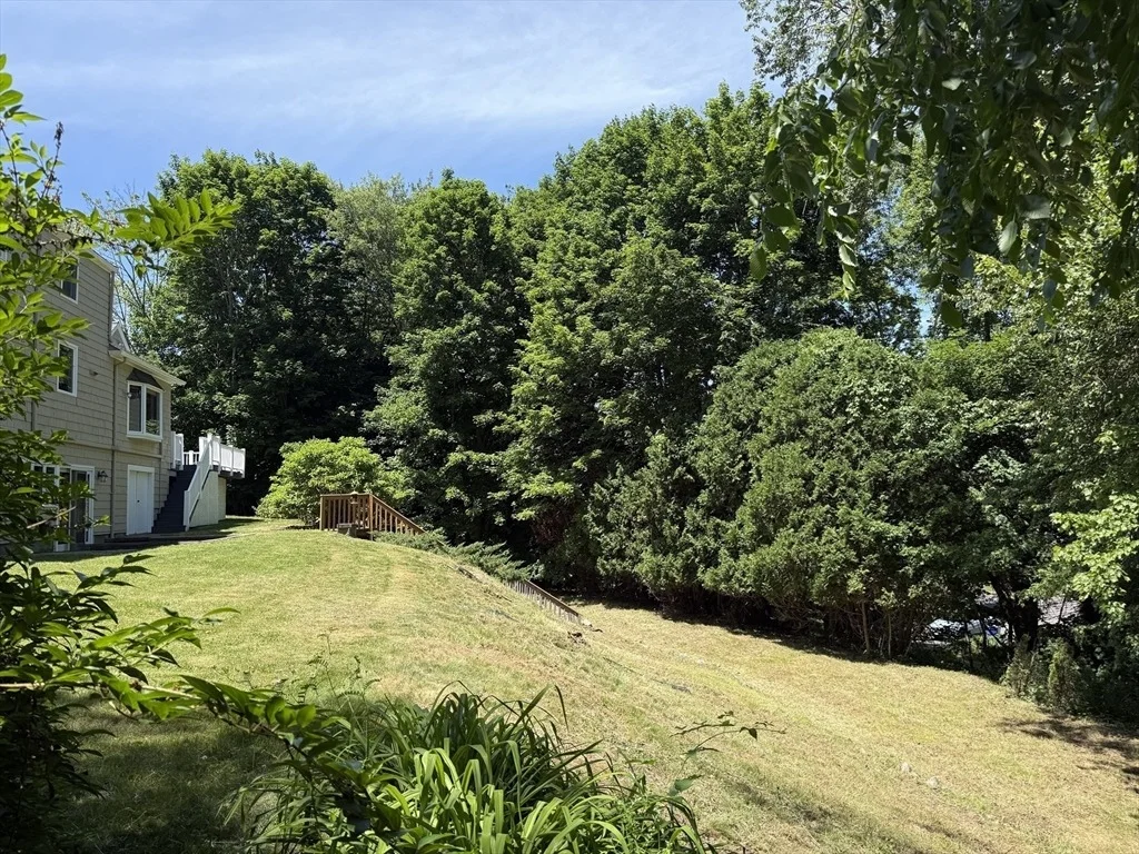 Photo of 6 Crestview Dr