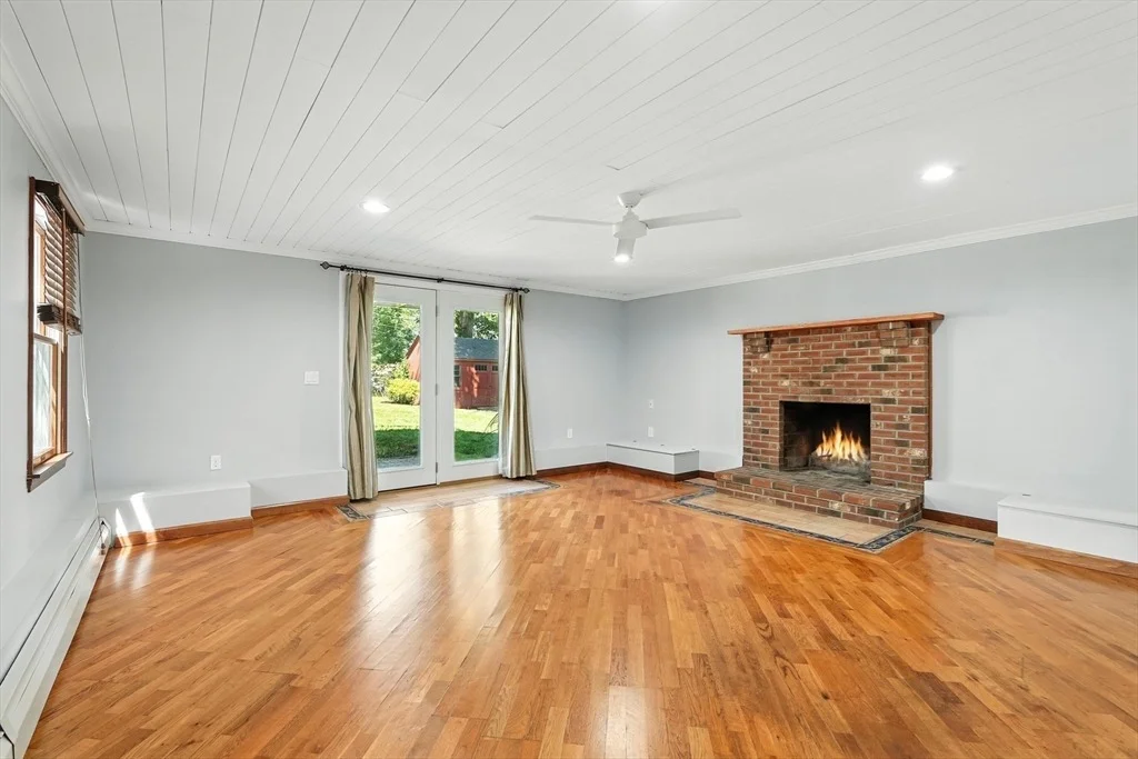 Photo of 15 Oak Bluff Cir