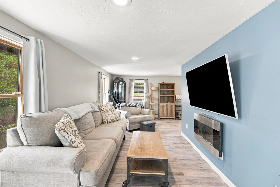 Photo of 111 King Philip Rd