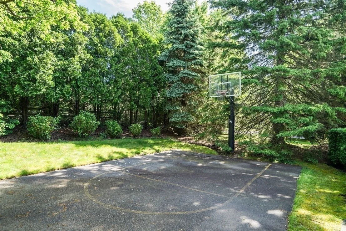Photo of 2 Stonegate Ln