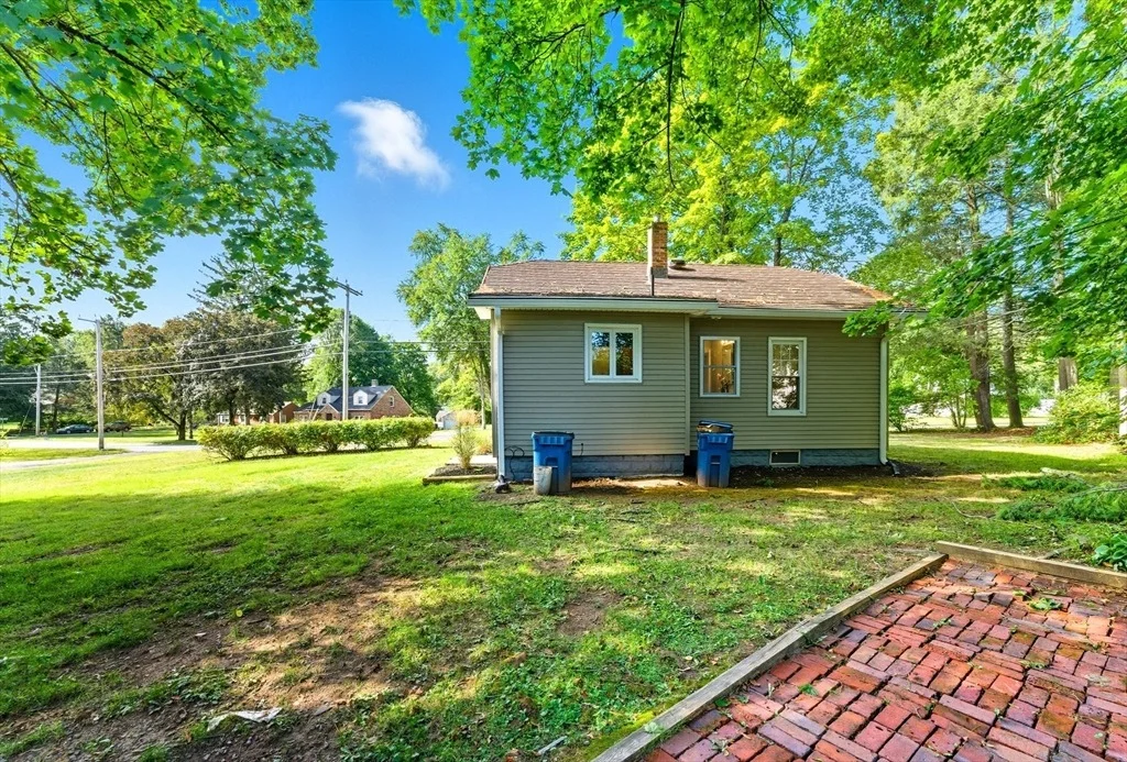 Photo of 636 Amostown Road