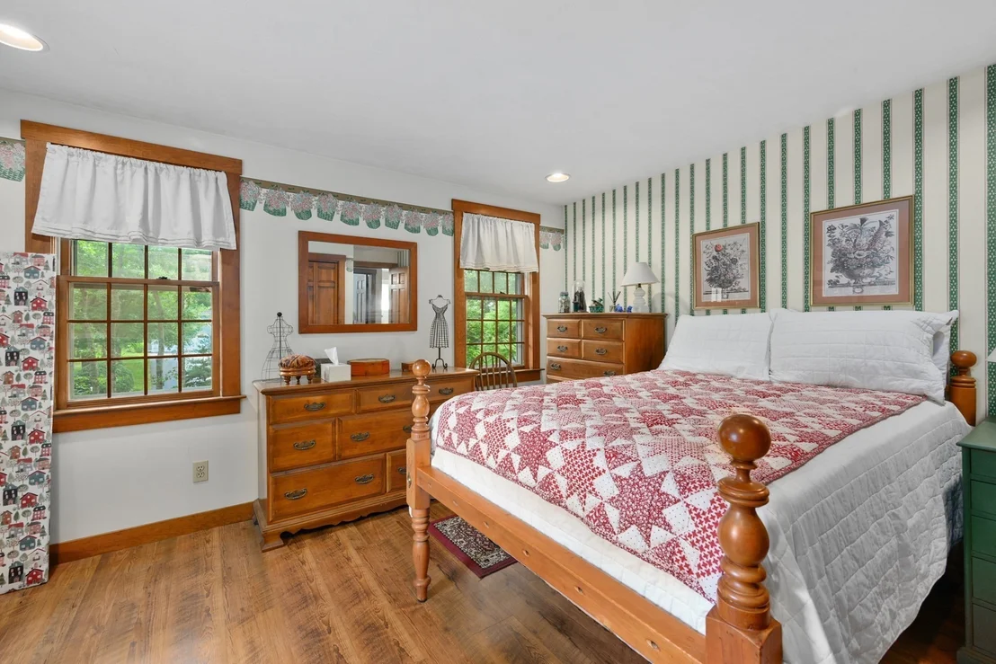 Photo of 8 Crestview Dr Ext