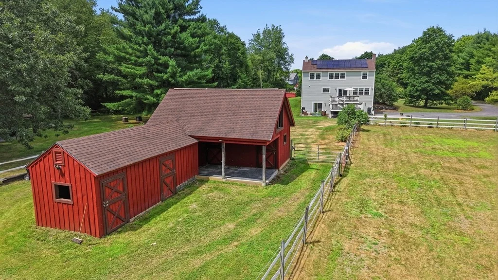 Photo of 1394 Main St
