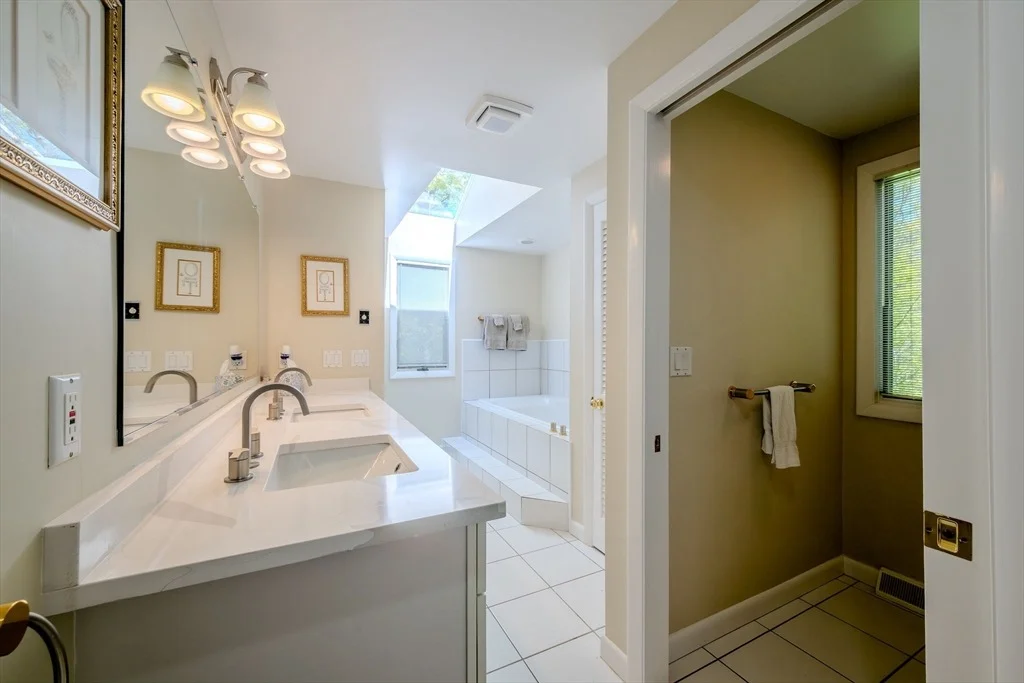 Photo of 41 Greensward Cir