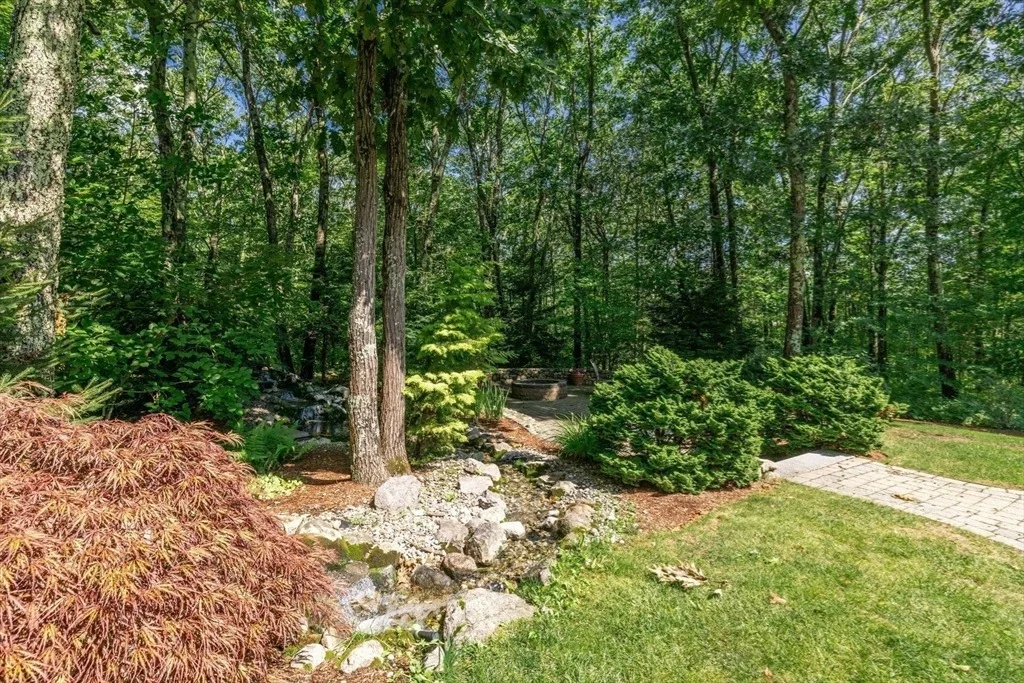 Photo of 22 Rhodes Dr