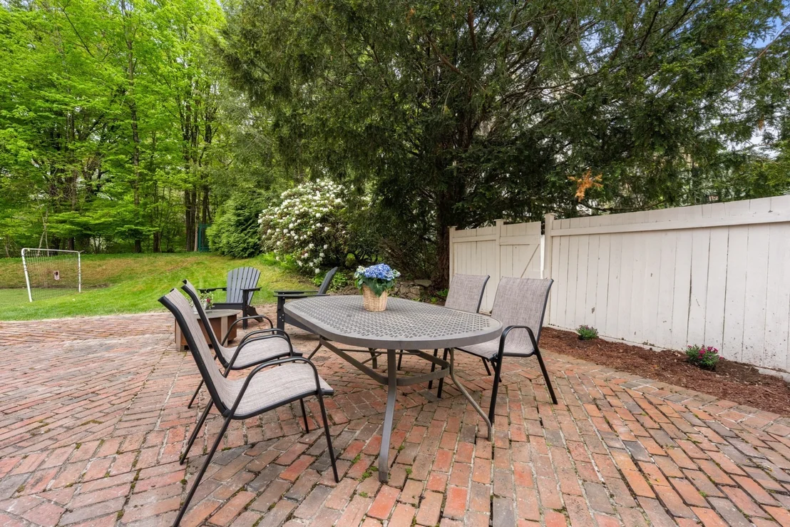 Photo of 41 Longmeadow Road
