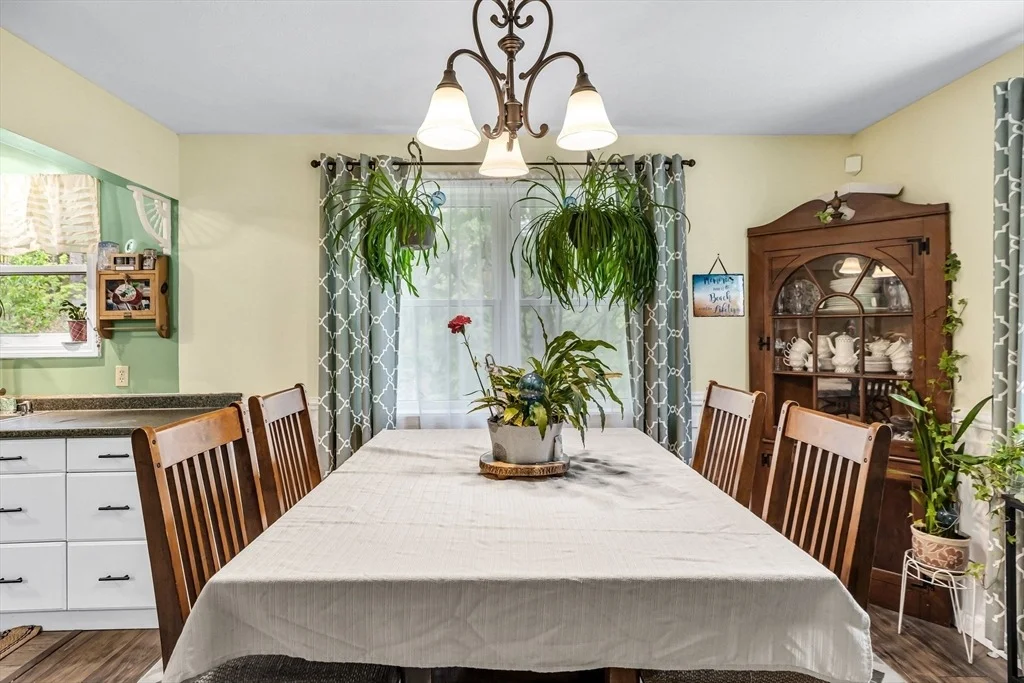 Photo of 302 Middlefield Rd