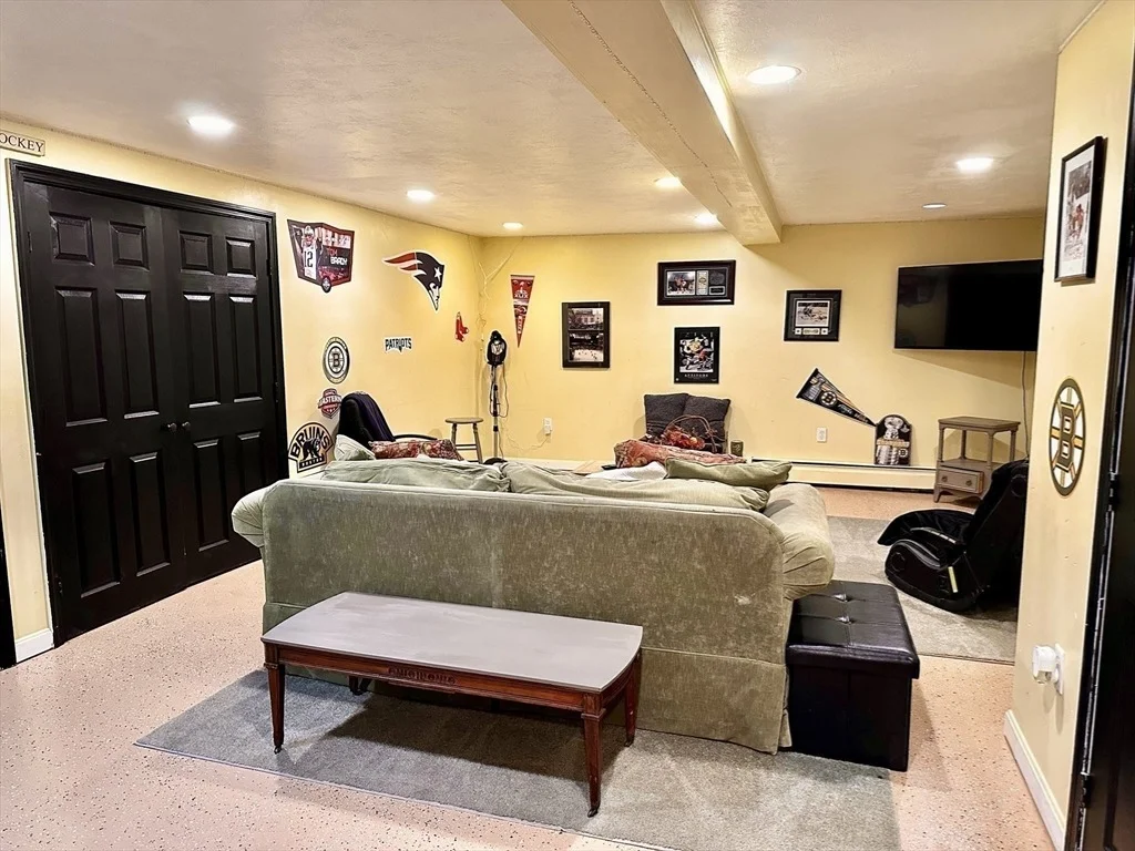Photo of 6 Everett Circle