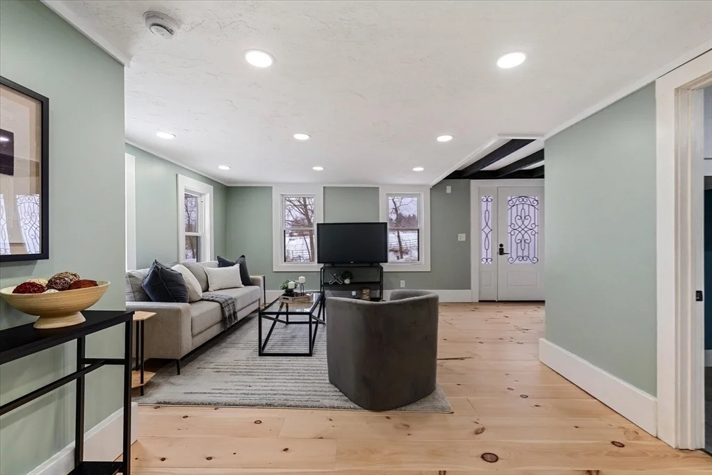 Photo of 294 Boston Road