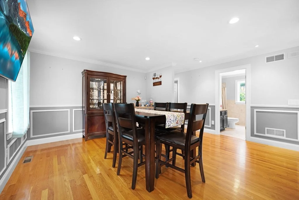 Photo of 489 Main St