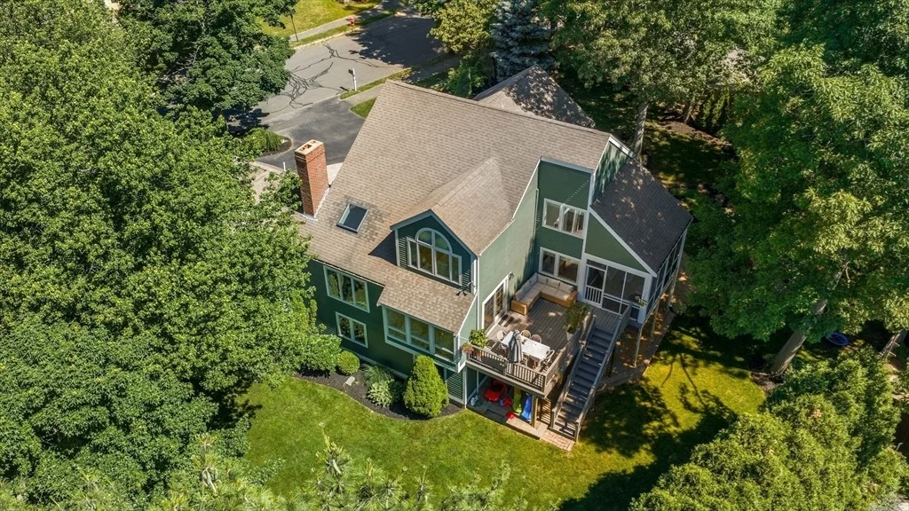 Photo of 8 Middlebury Ln