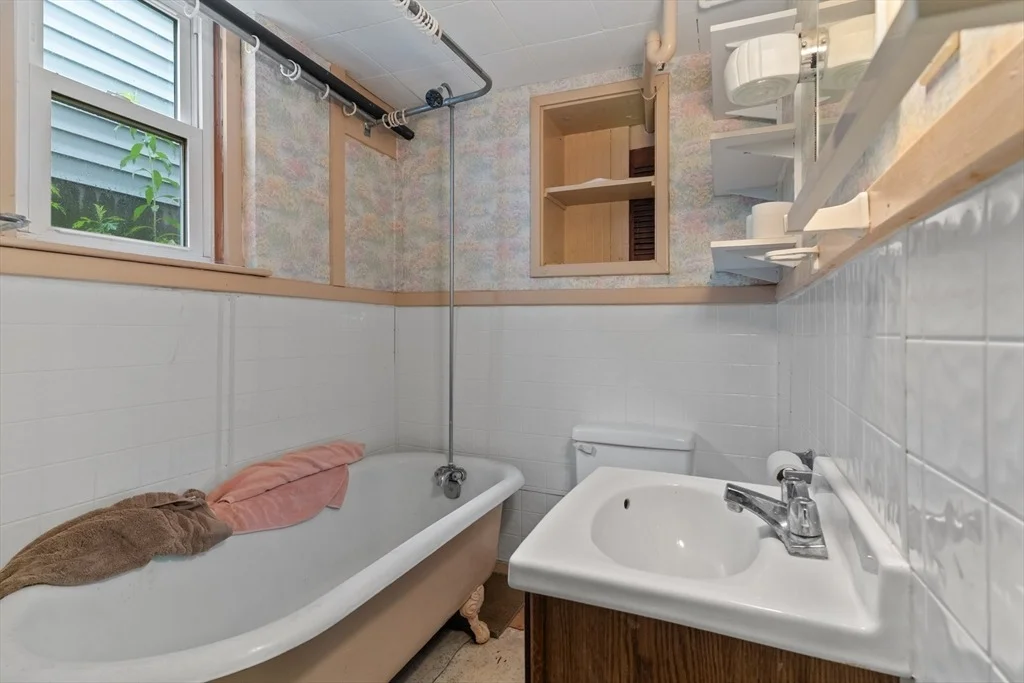 Photo of 21 Edgemere Blvd