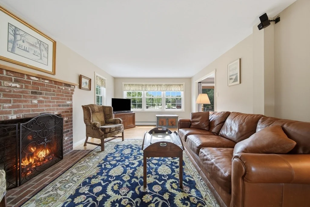 Photo of 1394 Main St