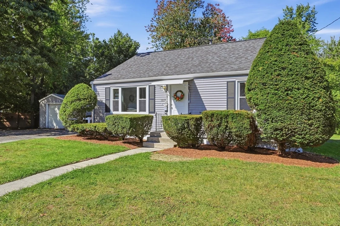 Photo of 1078 Granby Rd