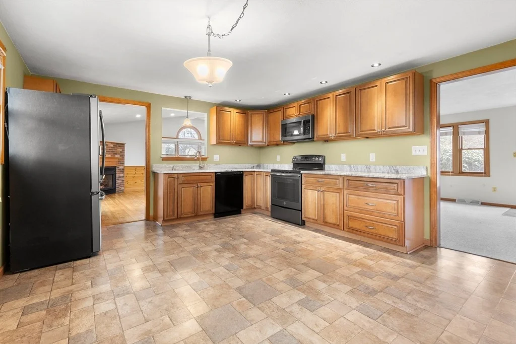 Photo of 44 Sylvanus Wood Ln