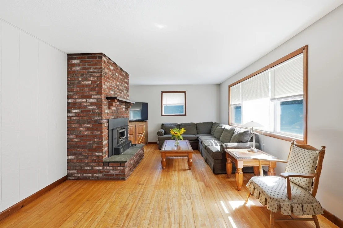 Photo of 42 Lakeview Dr