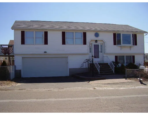 Photo of 592 N End Blvd