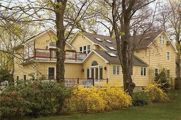 Photo of 1321 Beacon St