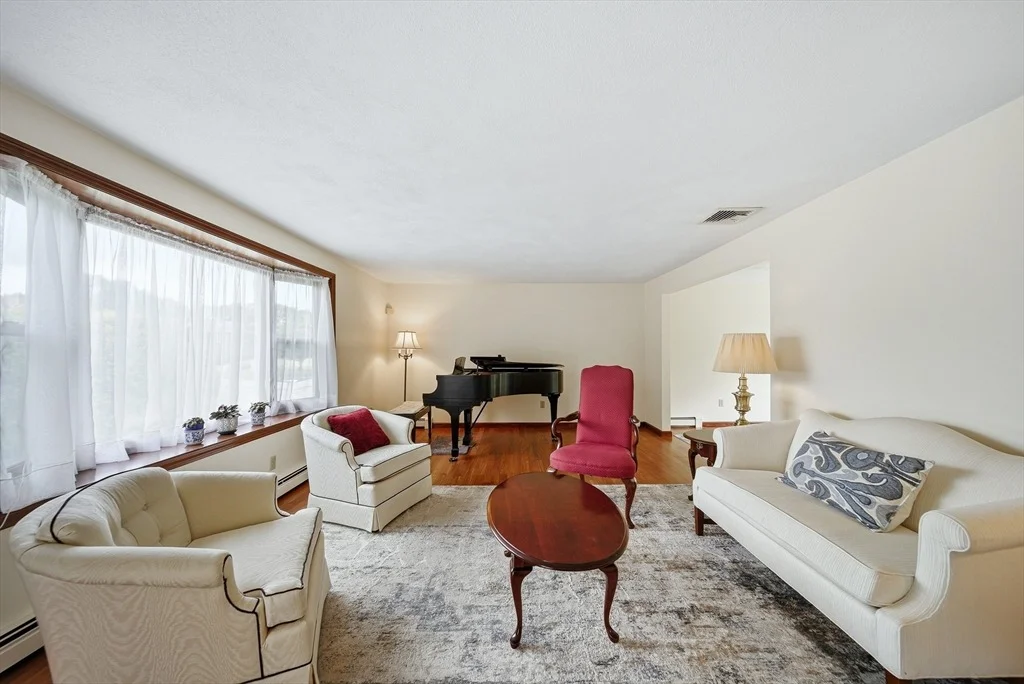 Photo of 12 Thomas Cir