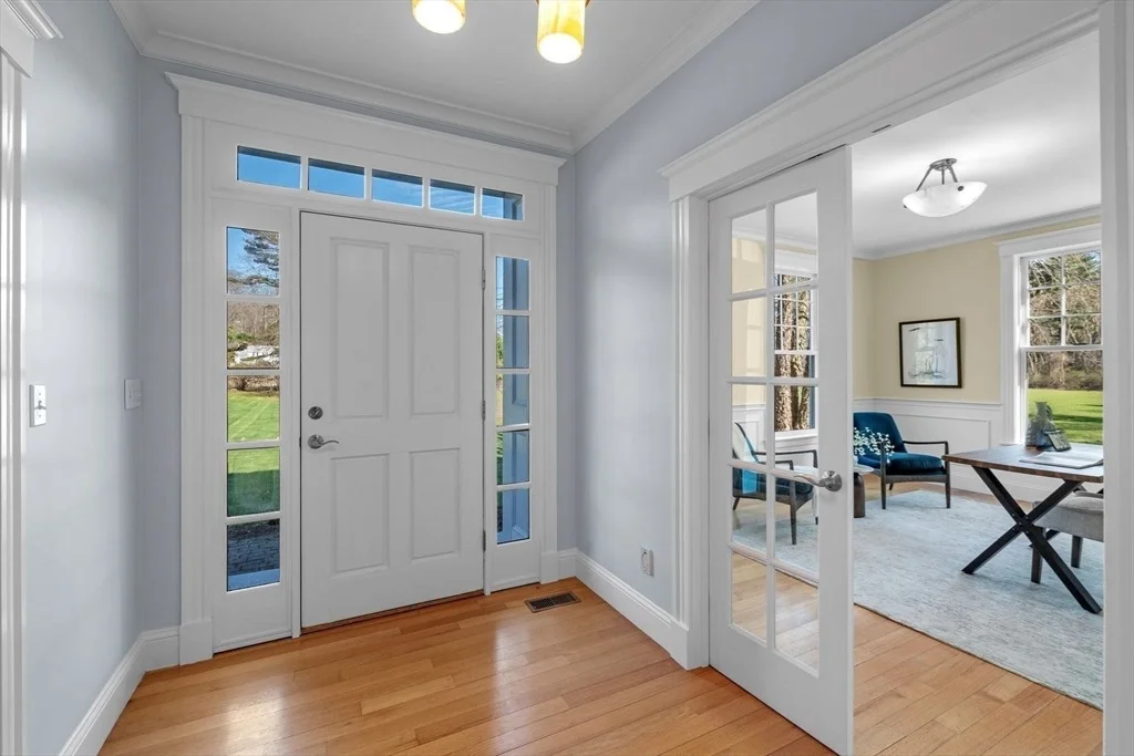 Photo of 102 River Rd