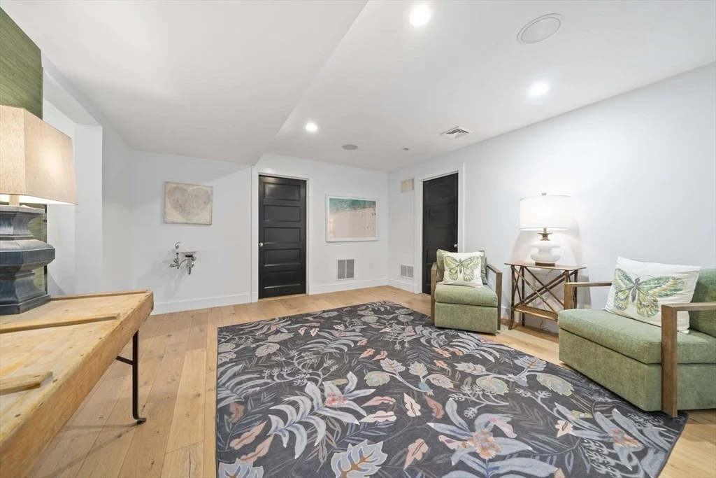 Photo of 229 Spring St